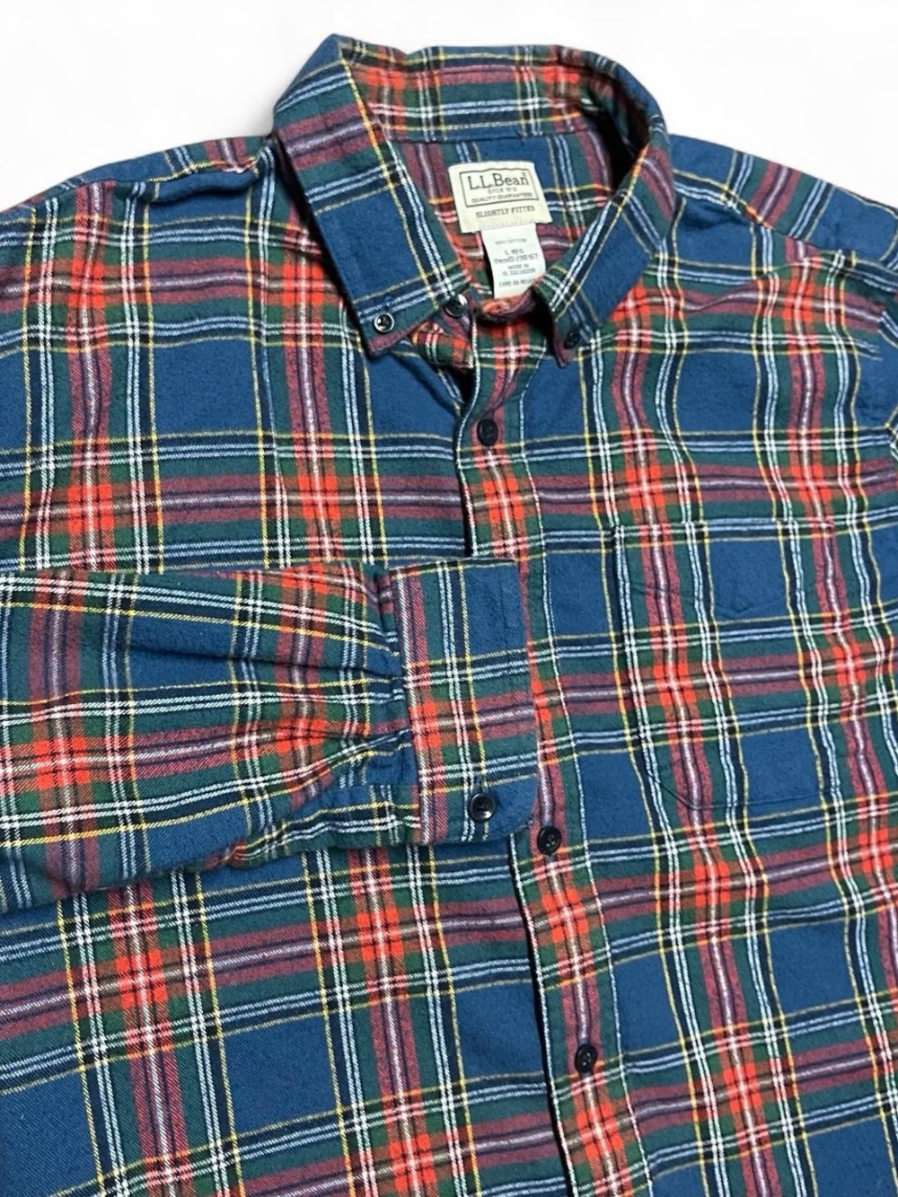 LL Bean Men’s Red And Blue Casual Fall Flannel Size L Slightly Fitted Outdoors